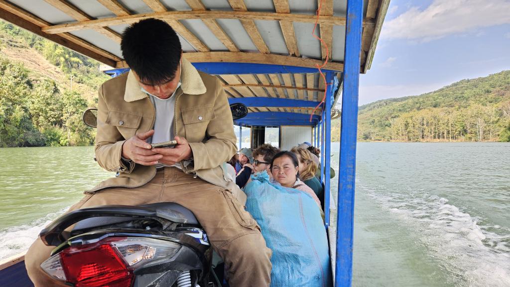 037 Flussfahrt Nam Ou