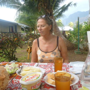 474-Essen-bei-Hinano